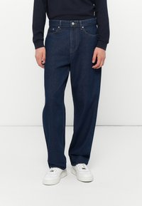 Свободные джинсы Свободные джинсы