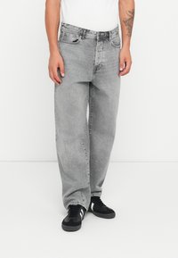 Свободные джинсы Свободные джинсы