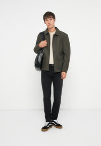 Узкие джинсы Узкие джинсы