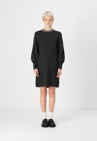 Вязаное платье Вязаное платье