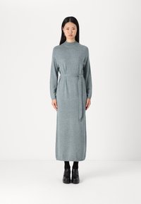 Вязаное платье Вязаное платье