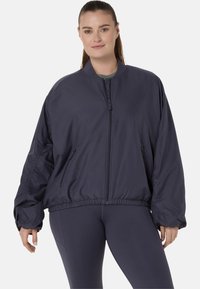 Спортивная куртка Спортивная куртка