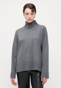 Пуловер Пуловер