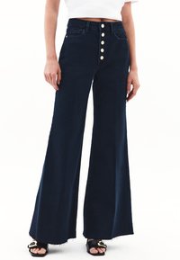 Клешеные джинсы Клешеные джинсы