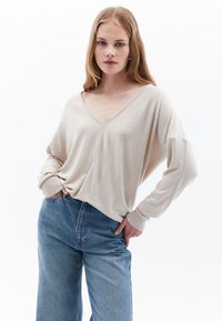 Длинный пуловер Длинный пуловер