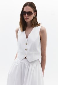 Джинсовая жилетка Джинсовая жилетка