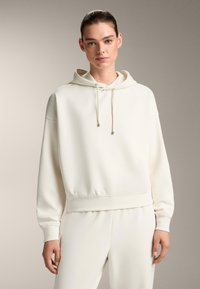 Пуловер с капюшоном Пуловер с капюшоном