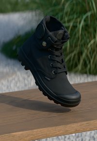 Ботинки на шнуровке Ботинки на шнуровке