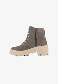 Ботинки на шнуровке Ботинки на шнуровке