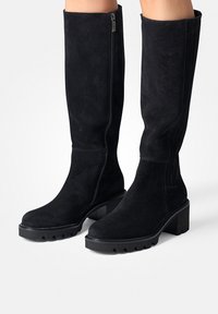 Сапоги на платформе Сапоги на платформе