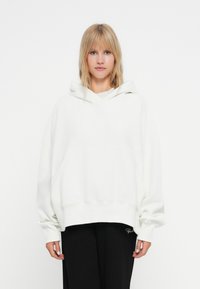 Пуловер с капюшоном Пуловер с капюшоном