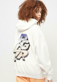 Пуловер с капюшоном Пуловер с капюшоном