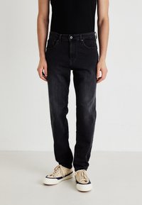 Прямые джинсы Прямые джинсы