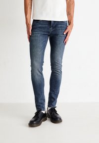 Узкие джинсы Узкие джинсы