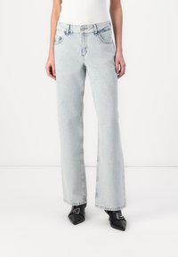 Джинсы Джинсы