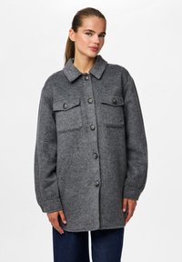 Короткое пальто Короткое пальто