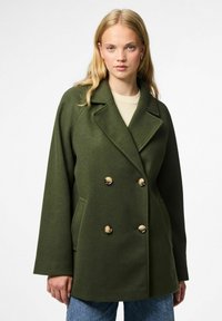 Короткое пальто Короткое пальто