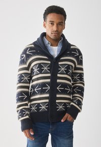 Вязаная кофта Вязаная кофта