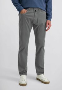 Прямые джинсы Прямые джинсы