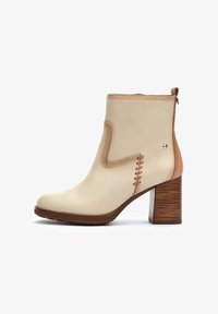 Полусапожки на высоком каблуке Полусапожки на высоком каблуке