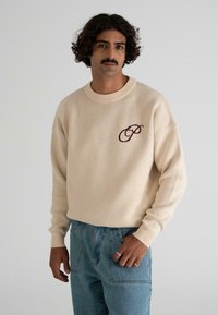 Пуловер Пуловер