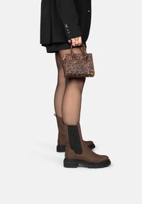 Сапоги на платформе Сапоги на платформе