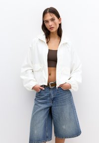 Куртка с накладнымит карманами Куртка с накладнымит карманами