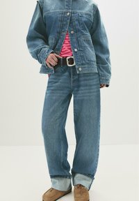 Свободные джинсы Свободные джинсы