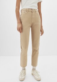 Короткие джинсы Короткие джинсы