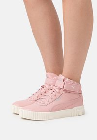 Высокие кеды Высокие кеды