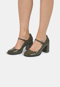 Туфли с ремешком Туфли с ремешком