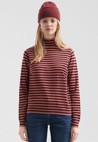 Пуловер в полоску Пуловер в полоску