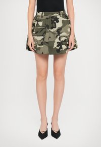 Юбка с накладными карманами Юбка с накладными карманами