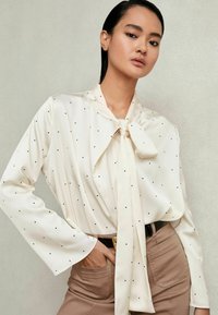 Атласная блузка Атласная блузка