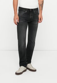 Прямые джинсы Прямые джинсы