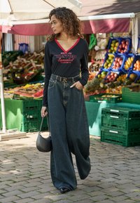 Джинсы Джинсы