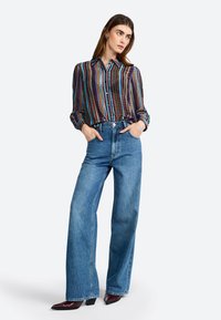 Шелковая блузка Шелковая блузка