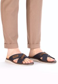 Шлепанцы Шлепанцы