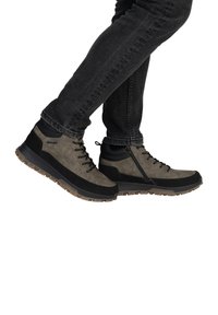 Ботинки на шнуровке Ботинки на шнуровке