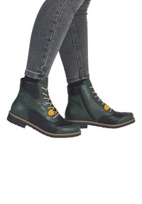 Ботинки на шнуровке Ботинки на шнуровке