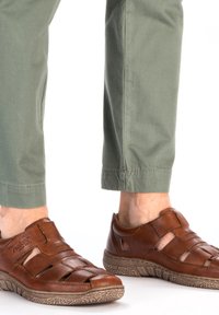 Сандалии Сандалии