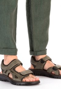 Сандалии Сандалии