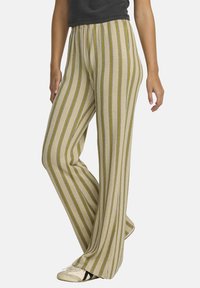 Широкие брюки Широкие брюки