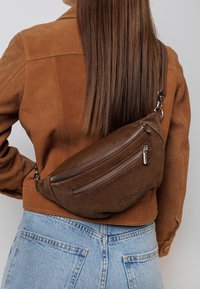 Сумка на пояс Сумка на пояс