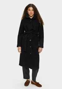 Шерстяное пальто Шерстяное пальто