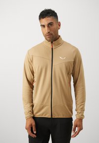 Спортивная куртка Спортивная куртка