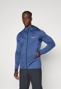 Спортивная куртка Спортивная куртка