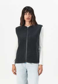 Пуховой жилет Пуховой жилет