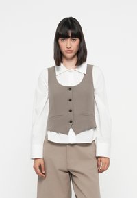 Жилет Жилет