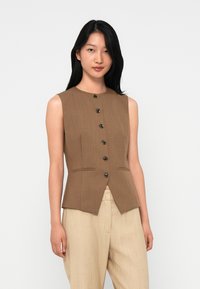 Жилет Жилет